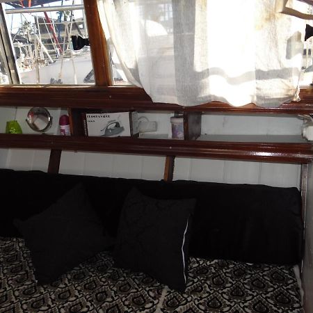 Precioso Barco En Barcelona Hotel Badalona Ngoại thất bức ảnh