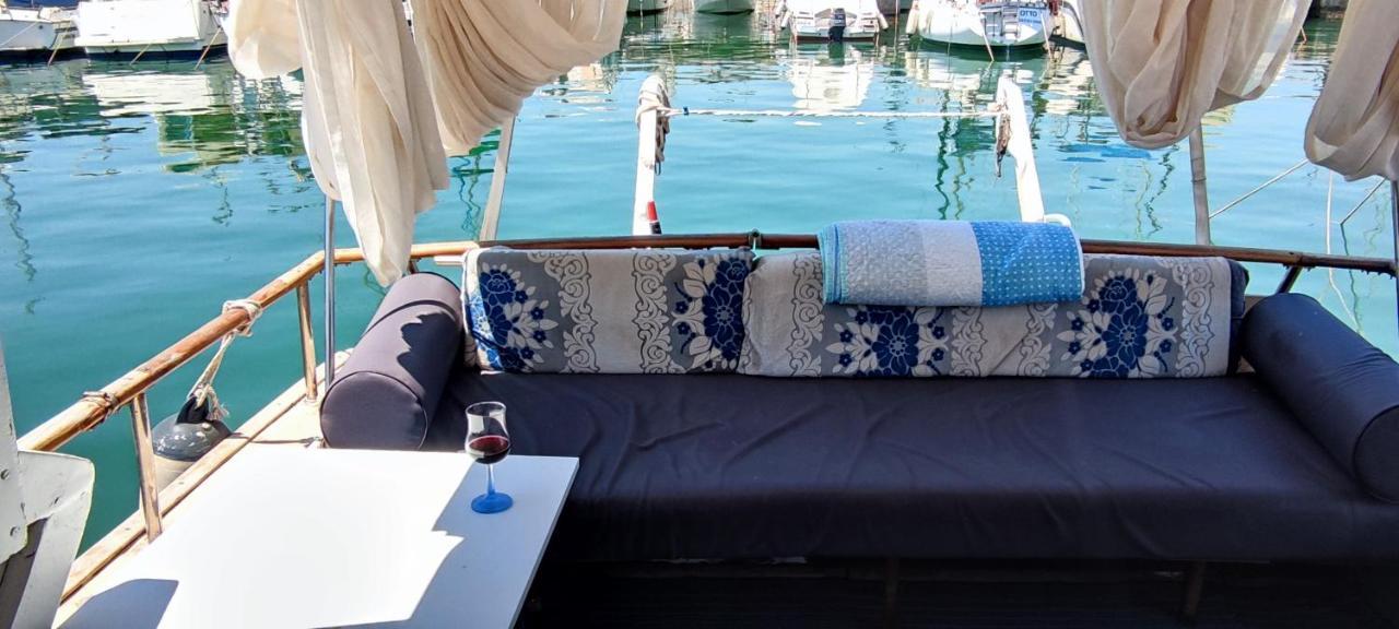Precioso Barco En Barcelona Hotel Badalona Ngoại thất bức ảnh