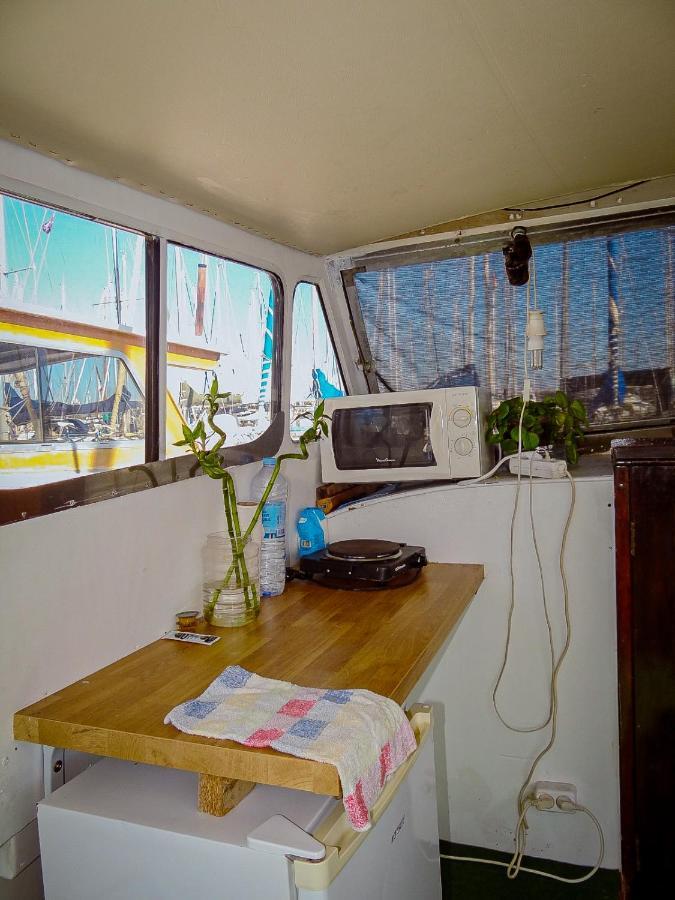 Precioso Barco En Barcelona Hotel Badalona Ngoại thất bức ảnh