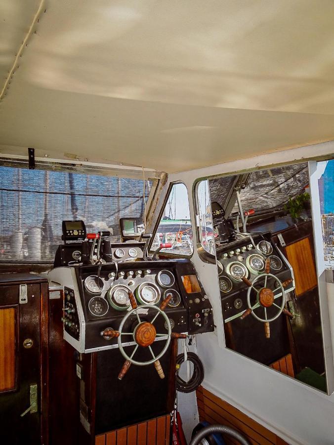 Precioso Barco En Barcelona Hotel Badalona Ngoại thất bức ảnh