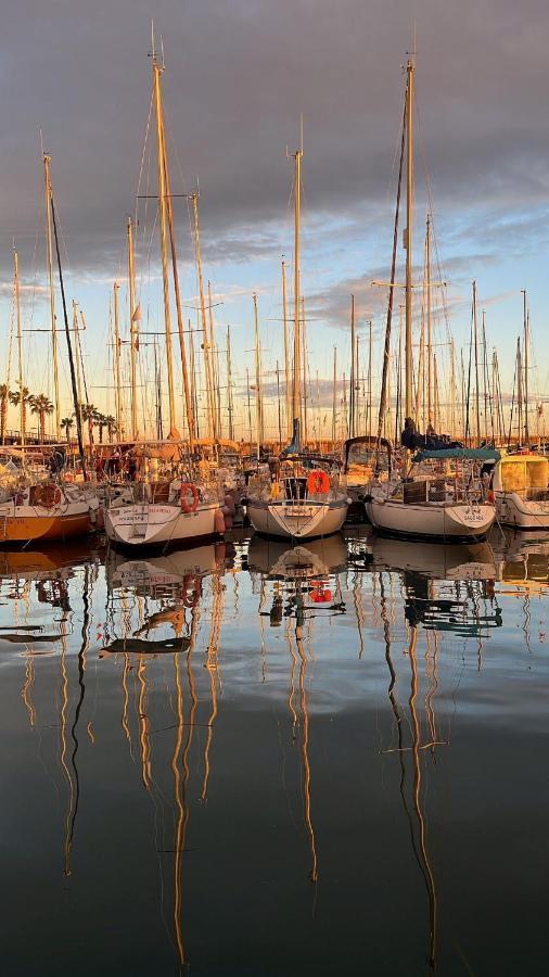 Precioso Barco En Barcelona Hotel Badalona Ngoại thất bức ảnh