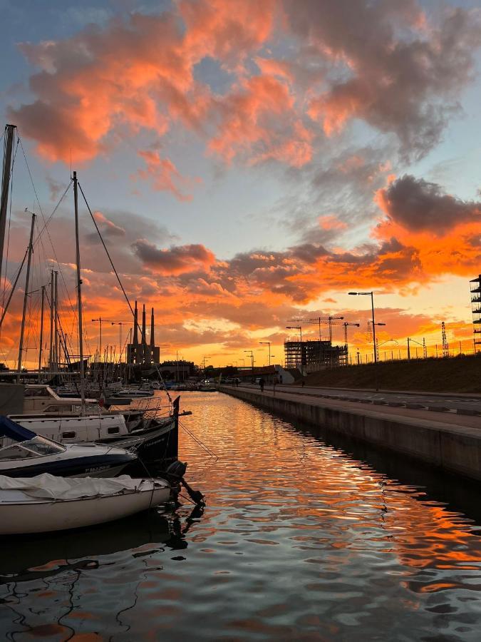 Precioso Barco En Barcelona Hotel Badalona Ngoại thất bức ảnh